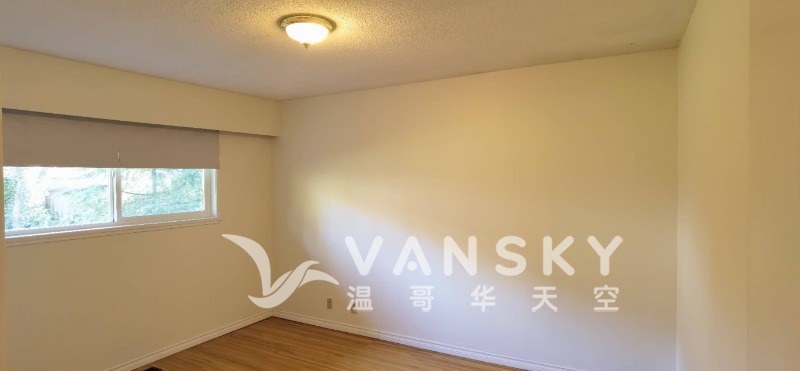 260520220124_Room 1-Upstairs-Master bedroom.jpg